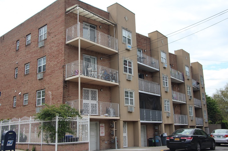 Briarwood Co-ops: What Those Eye-Catching Listings Are Trying To Tell You